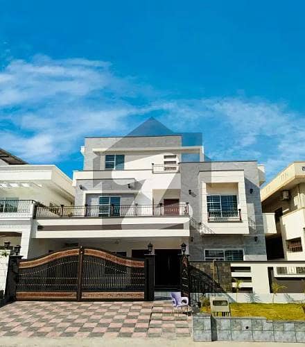 جی ۔ 13 اسلام آباد میں 6 کمروں کا 1 کنال مکان 16.0 کروڑ میں برائے فروخت۔