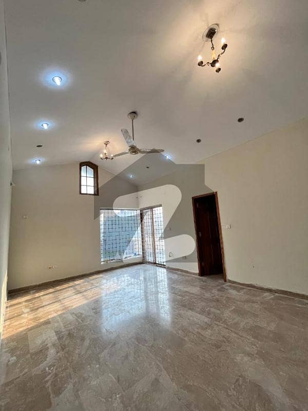 ای ۔ 11 اسلام آباد میں 3 کمروں کا 1 کنال بالائی پورشن 1.75 لاکھ میں کرایہ پر دستیاب ہے۔