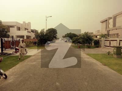 ڈی ایچ اے فیز 7 - بلاک ٹی فیز 7,ڈیفنس (ڈی ایچ اے),لاہور میں 1 کنال رہائشی پلاٹ 3.75 کروڑ میں برائے فروخت۔