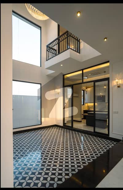 ڈی ایچ اے فیز 8 ڈی ایچ اے ڈیفینس,کراچی میں 6 کمروں کا 1 کنال مکان 22.5 کروڑ میں برائے فروخت۔