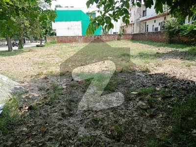ڈی ایچ اے فیز 5 - بلاک بی فیز 5,ڈیفنس (ڈی ایچ اے),لاہور میں 2 کنال رہائشی پلاٹ 14.75 کروڑ میں برائے فروخت۔