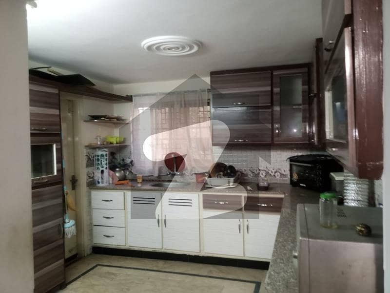 میڈیا ٹاؤن راولپنڈی میں 6 کمروں کا 10 مرلہ مکان 1.8 لاکھ میں کرایہ پر دستیاب ہے۔