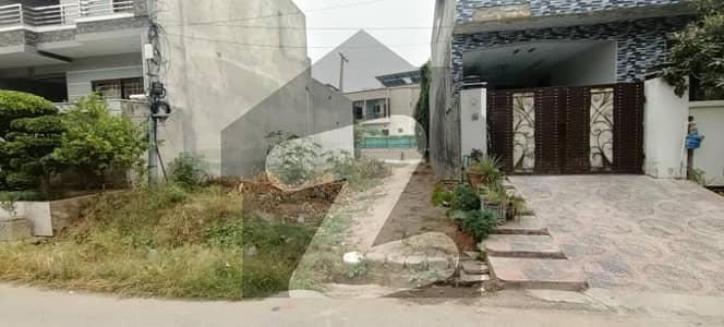 سوان گارڈن ۔ بلاک ڈی سوان گارڈن,اسلام آباد میں 7 مرلہ رہائشی پلاٹ 1.55 کروڑ میں برائے فروخت۔ سوان گارڈن ۔ بلاک ڈی سوان گارڈن,اسلام آباد میں 7 مرلہ رہائشی پلاٹ 1.55 کروڑ میں برائے فروخت۔