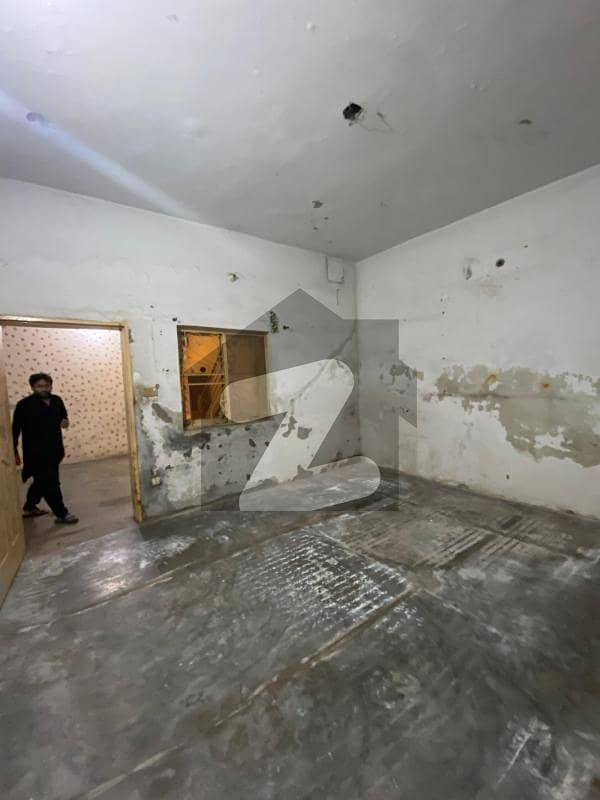 5.5 Marla Old House For Sale