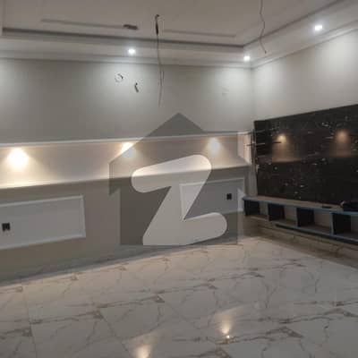 10 MARLA UPPER PORTION AVAILABLE FOR RENT 10 MARLA UPPER PORTION AVAILABLE FOR RENT