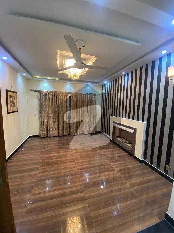 لیک سٹی میڈوز لاہور میں 2 کمروں کا 10 مرلہ زیریں پورشن 80.0 ہزار میں کرایہ پر دستیاب ہے۔