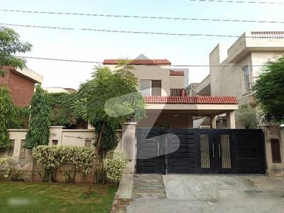 1 Kanal Owner-Built Old House for Sale Lake City Meadows, D Block 1 Kanal Owner-Built Old House for Sale Lake City Meadows, D Block