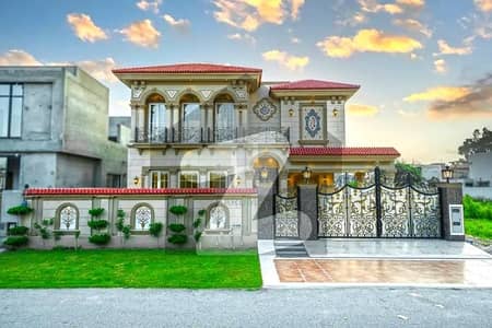 ڈی ایچ اے فیز 7 - بلاک وائے فیز 7,ڈیفنس (ڈی ایچ اے),لاہور میں 5 کمروں کا 1 کنال مکان 6.45 کروڑ میں برائے فروخت۔