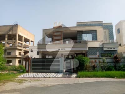 1 Kanal Luxury 6-Bedroom House For Sale DC Colony, Chanab Block, Gujranwala