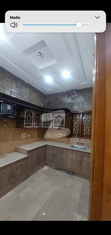 "Gulistan Colony Main Investor Rate Par Shandar Ghar Available" "Best Location, Neat & Clean House Serious Buyers Contact"