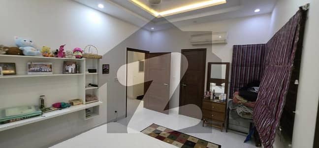 عسکری 10 - سیکٹر سی عسکری 10,عسکری,لاہور میں 5 کمروں کا 10 مرلہ مکان 6.0 کروڑ میں برائے فروخت۔