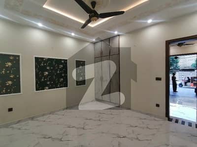 ایل ڈی اے ایوینیو لاہور میں 5 کمروں کا 10 مرلہ مکان 3.75 کروڑ میں برائے فروخت۔