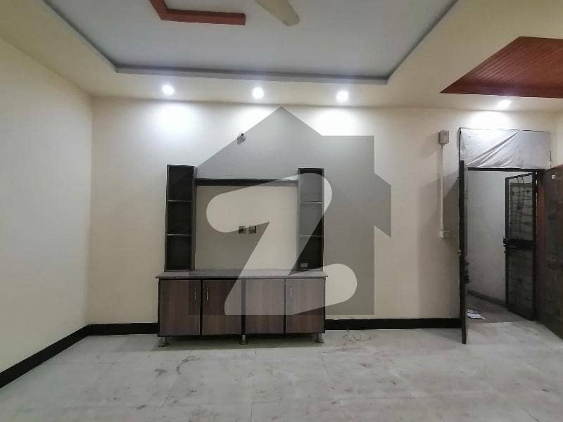 ایل ڈی اے ایوینیو لاہور میں 5 کمروں کا 10 مرلہ مکان 3.9 کروڑ میں برائے فروخت۔