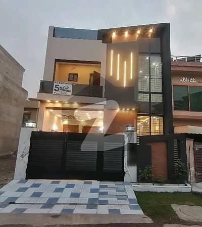 پارک ویو سٹی ۔ جیڈ بلاک پارک ویو سٹی,لاہور میں 4 کمروں کا 5 مرلہ مکان 2.5 کروڑ میں برائے فروخت۔ پارک ویو سٹی ۔ جیڈ بلاک پارک ویو سٹی,لاہور میں 4 کمروں کا 5 مرلہ مکان 2.5 کروڑ میں برائے فروخت۔