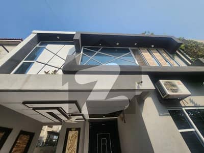 خدا بخش کالونی کینٹ,لاہور میں 3 کمروں کا 7 مرلہ مکان 2.75 کروڑ میں برائے فروخت۔ خدا بخش کالونی کینٹ,لاہور میں 3 کمروں کا 7 مرلہ مکان 2.75 کروڑ میں برائے فروخت۔