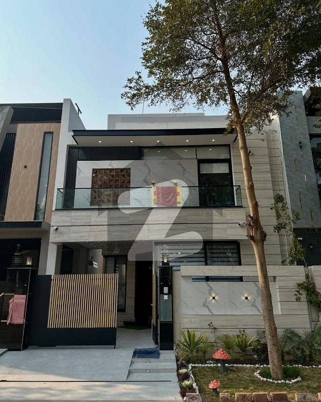 5 Marla FULLY FURNISHED HPOUSE DHA 9 TOWN 5 Marla FULLY FURNISHED HPOUSE DHA 9 TOWN