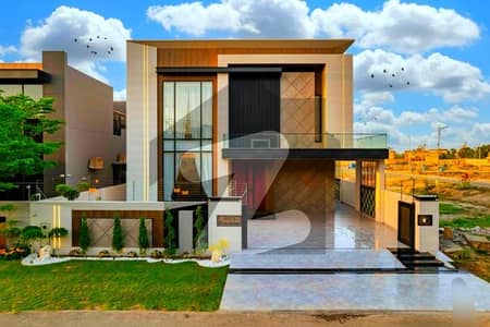 ڈی ایچ اے فیز 7 - بلاک ایکس فیز 7,ڈیفنس (ڈی ایچ اے),لاہور میں 4 کمروں کا 10 مرلہ مکان 4.95 کروڑ میں برائے فروخت۔