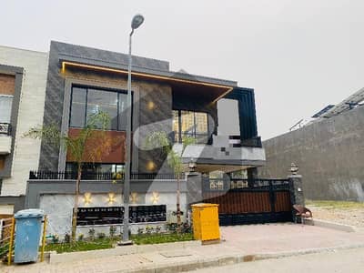 بحریہ ٹاؤن فیز 8 بحریہ ٹاؤن راولپنڈی,راولپنڈی میں 5 کمروں کا 14 مرلہ مکان 1.42 لاکھ میں کرایہ پر دستیاب ہے۔ بحریہ ٹاؤن فیز 8 بحریہ ٹاؤن راولپنڈی,راولپنڈی میں 5 کمروں کا 14 مرلہ مکان 1.42 لاکھ میں کرایہ پر دستیاب ہے۔