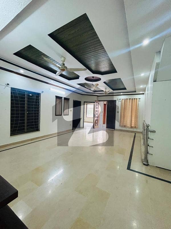 ڈی ۔ 12 اسلام آباد میں 4 کمروں کا 10 مرلہ زیریں پورشن 90.0 ہزار میں کرایہ پر دستیاب ہے۔