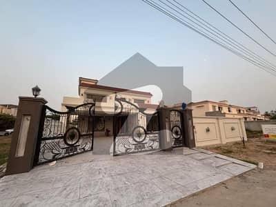 بش ایگزیکٹو ولاز ملتان میں 5 کمروں کا 18 مرلہ مکان 6.0 کروڑ میں برائے فروخت۔ بش ایگزیکٹو ولاز ملتان میں 5 کمروں کا 18 مرلہ مکان 6.0 کروڑ میں برائے فروخت۔