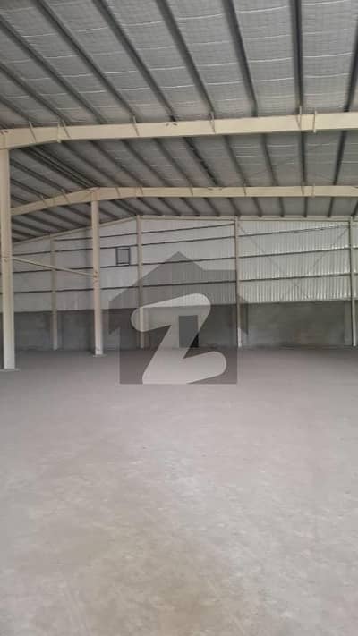 سُندرانڈسٹریل اسٹیٹ لاہور میں 4 کمروں کا 6 کنال گودام 16.5 لاکھ میں کرایہ پر دستیاب ہے۔