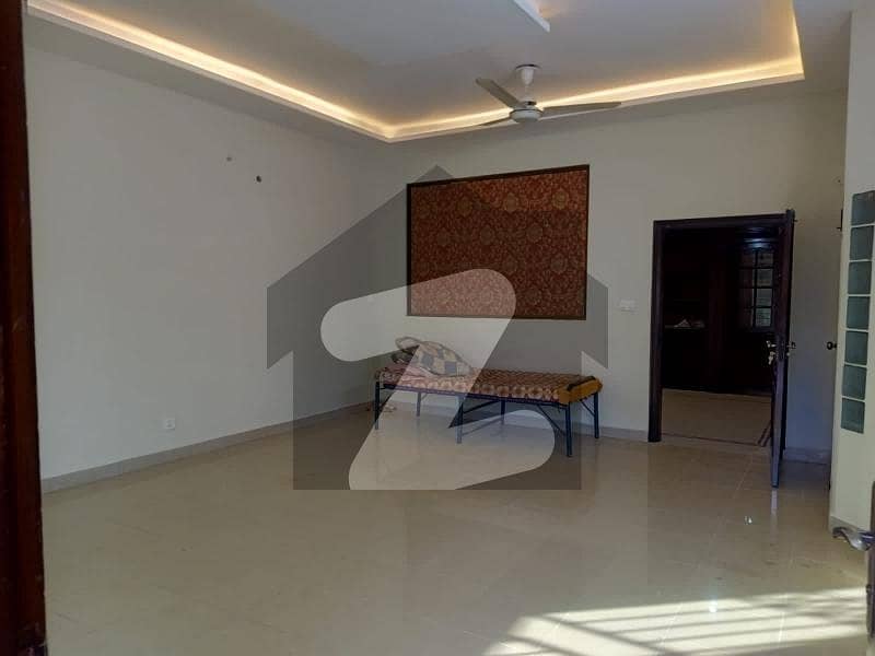 Upper portion Available for rent (666Gz) F-11