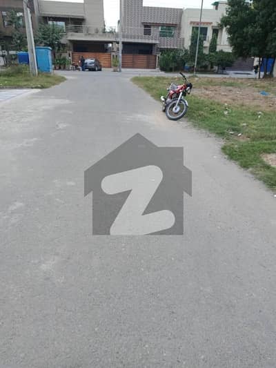 پیراگون سٹی - امپیریل بلاک پیراگون سٹی,لاہور میں 18 مرلہ رہائشی پلاٹ 4.25 کروڑ میں برائے فروخت۔