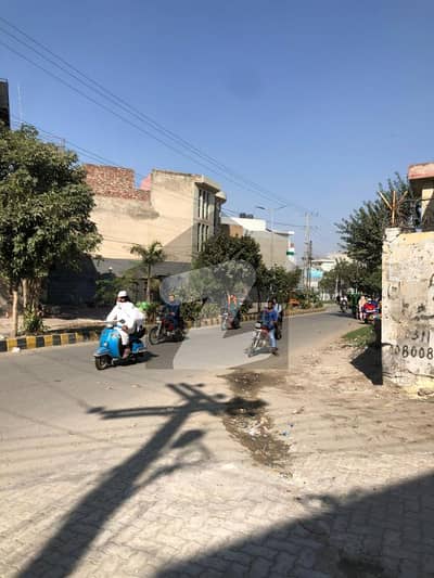 مرغزار آفیسرز کالونی لاہور میں 6 کمروں کا 10 مرلہ مکان 4.5 کروڑ میں برائے فروخت۔