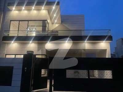 خیابانِ امین لاہور میں 3 کمروں کا 10 مرلہ مکان 2.75 کروڑ میں برائے فروخت۔