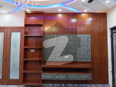 ڈی سی کالونی - ستلج بلاک ڈی سی کالونی,گوجرانوالہ میں 5 کمروں کا 10 مرلہ مکان 4.5 کروڑ میں برائے فروخت۔