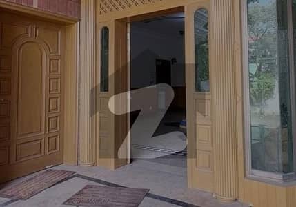 ڈی ایچ اے فیز 2 ڈیفنس (ڈی ایچ اے),لاہور میں 5 کمروں کا 1 کنال مکان 2.5 لاکھ میں کرایہ پر دستیاب ہے۔ ڈی ایچ اے فیز 2 ڈیفنس (ڈی ایچ اے),لاہور میں 5 کمروں کا 1 کنال مکان 2.5 لاکھ میں کرایہ پر دستیاب ہے۔