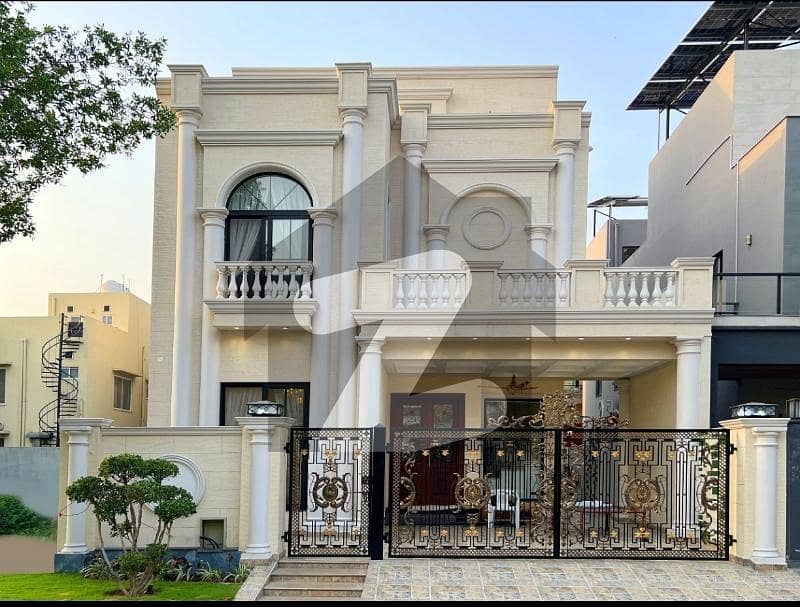 لیک سٹی رائیونڈ روڈ,لاہور میں 6 کمروں کا 10 مرلہ مکان 5.7 کروڑ میں برائے فروخت۔