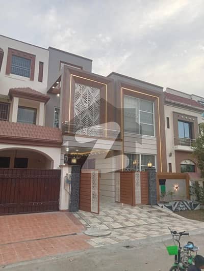 بحریہ ٹاؤن لاہور میں 3 کمروں کا 5 مرلہ مکان 90.0 ہزار میں کرایہ پر دستیاب ہے۔ بحریہ ٹاؤن لاہور میں 3 کمروں کا 5 مرلہ مکان 90.0 ہزار میں کرایہ پر دستیاب ہے۔