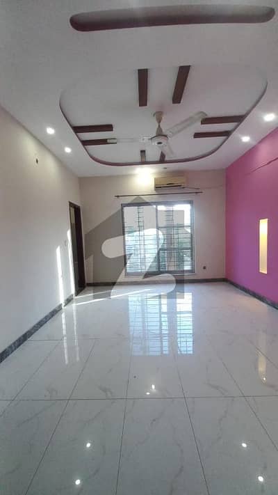 ایل ڈی اے ایوینیو لاہور میں 3 کمروں کا 10 مرلہ مکان 57.0 ہزار میں کرایہ پر دستیاب ہے۔