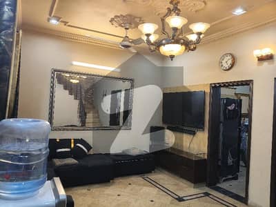 جوہر ٹاؤن لاہور میں 4 کمروں کا 5 مرلہ مکان 2.15 کروڑ میں برائے فروخت۔