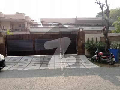 ڈی ایچ اے فیز 1 ڈیفنس (ڈی ایچ اے),لاہور میں 6 کمروں کا 2 کنال مکان 4.8 لاکھ میں کرایہ پر دستیاب ہے۔