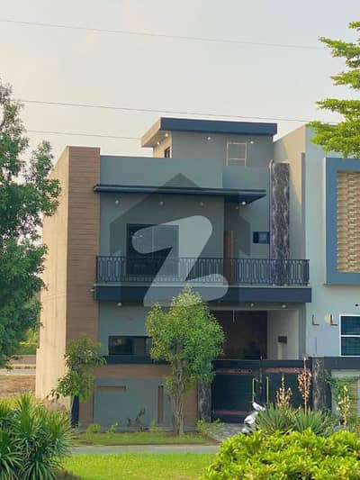 5Marla Park Facing Home super Hot Location A++ 5Marla Park Facing Home super Hot Location A++