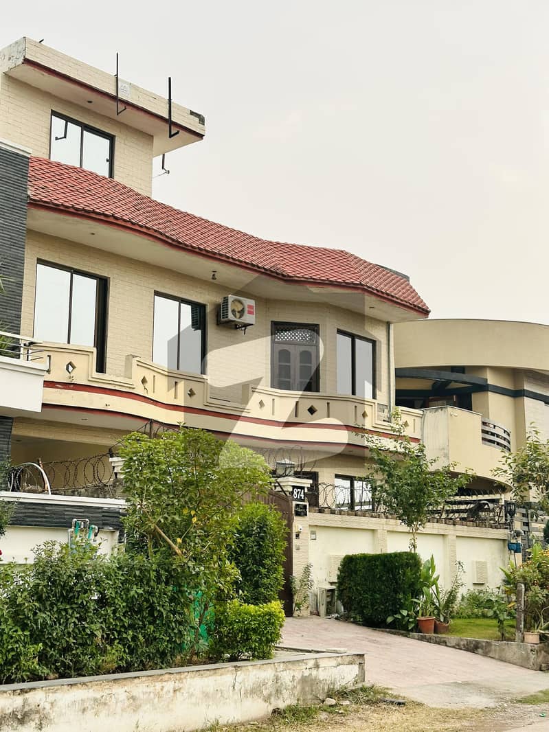 ڈی ۔ 12/1 ڈی ۔ 12,اسلام آباد میں 6 کمروں کا 10 مرلہ مکان 11.5 کروڑ میں برائے فروخت۔