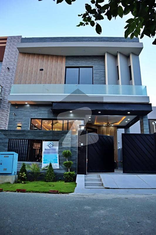 BEAUTIFULLY FIVE MARLA HOUSE AVAILABLE FOR SALE