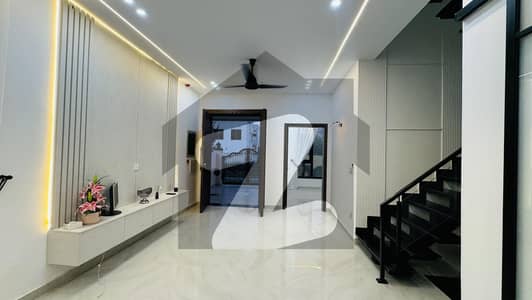 ڈی ایچ اے 9 ٹاؤن ڈیفنس (ڈی ایچ اے),لاہور میں 3 کمروں کا 5 مرلہ مکان 3.49 کروڑ میں برائے فروخت۔