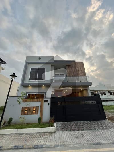 کوہستان انکلیو واہ کینٹ,واہ میں 5 کمروں کا 7 مرلہ مکان 3.4 کروڑ میں برائے فروخت۔