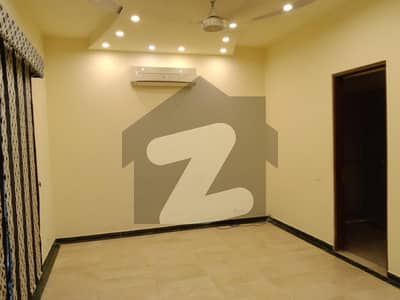 ڈی ایچ اے فیز 4 ڈیفنس (ڈی ایچ اے),لاہور میں 5 کمروں کا 1 کنال مکان 7.1 کروڑ میں برائے فروخت۔