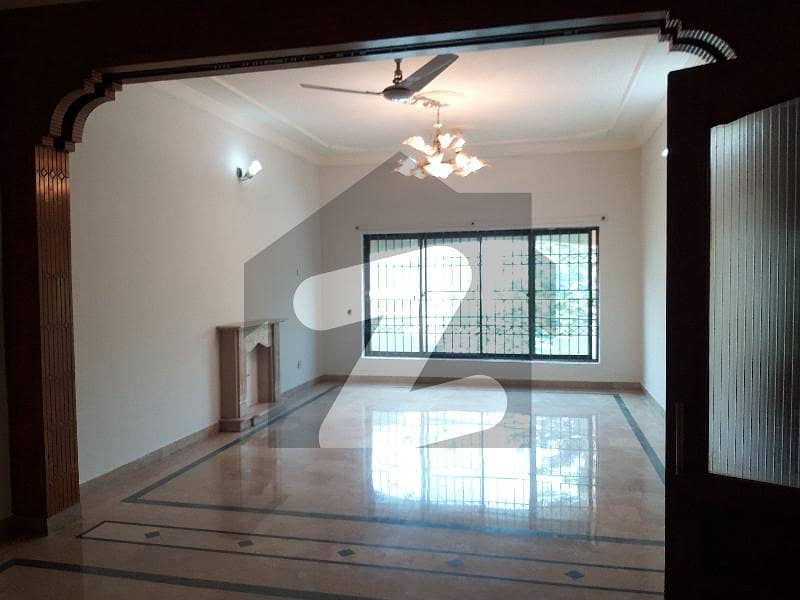 جی ۔ 11 اسلام آباد میں 6 کمروں کا 14 مرلہ مکان 3.5 لاکھ میں کرایہ پر دستیاب ہے۔