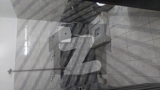 کوری روڈ اسلام آباد میں 1 کمرے کا 2 مرلہ کمرہ 16.0 ہزار میں کرایہ پر دستیاب ہے۔