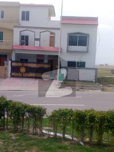 سوان گارڈن اسلام آباد میں 6 کمروں کا 10 مرلہ مکان 1.0 لاکھ میں کرایہ پر دستیاب ہے۔ سوان گارڈن اسلام آباد میں 6 کمروں کا 10 مرلہ مکان 1.0 لاکھ میں کرایہ پر دستیاب ہے۔