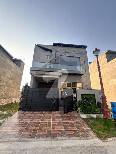 لیک سٹی رائیونڈ روڈ,لاہور میں 4 کمروں کا 5 مرلہ مکان 2.65 کروڑ میں برائے فروخت۔ لیک سٹی رائیونڈ روڈ,لاہور میں 4 کمروں کا 5 مرلہ مکان 2.65 کروڑ میں برائے فروخت۔