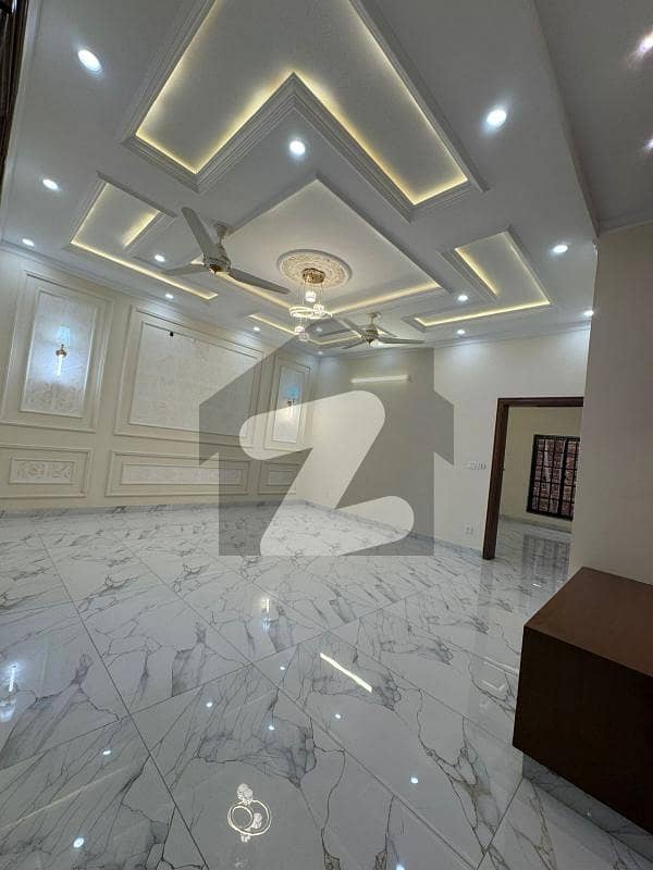 10 Marla Luxury House For Sale 10 Marla Luxury House For Sale