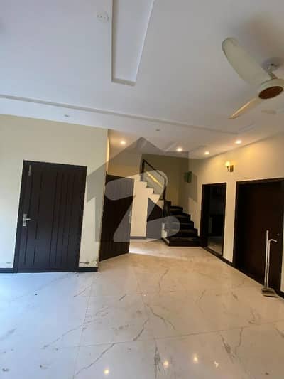 لیک سٹی میڈوز لاہور میں 3 کمروں کا 5 مرلہ مکان 87.0 ہزار میں کرایہ پر دستیاب ہے۔ لیک سٹی میڈوز لاہور میں 3 کمروں کا 5 مرلہ مکان 87.0 ہزار میں کرایہ پر دستیاب ہے۔