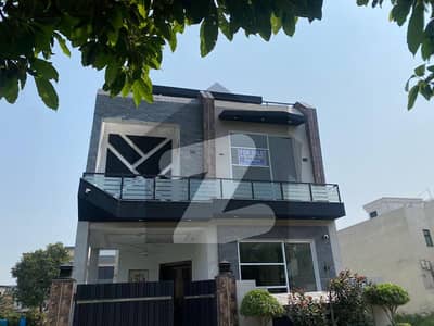 5 Marla Brand New Modern Design Lavish House For Sale In DHA | For Discounted Price And Original Pictures Download The App "Signature Lands". 5 Marla Brand New Modern Design Lavish House For Sale In DHA | For Discounted Price And Original Pictures Download The App "Signature Lands".