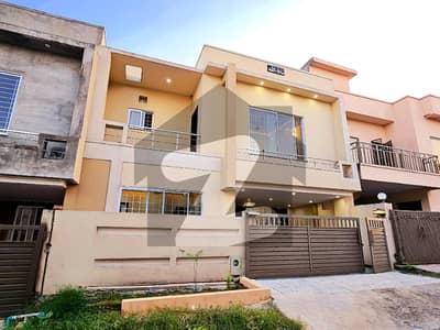 بحریہ ٹاؤن فیز 8 ۔ سفاری ویلی بحریہ ٹاؤن فیز 8,بحریہ ٹاؤن راولپنڈی,راولپنڈی میں 5 کمروں کا 7 مرلہ مکان 2.6 کروڑ میں برائے فروخت۔